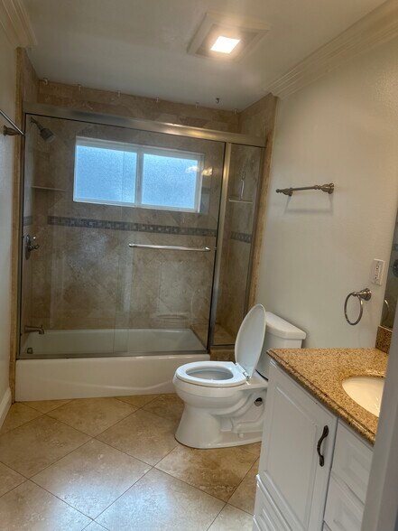 Building Photo - 2820 W 154th St