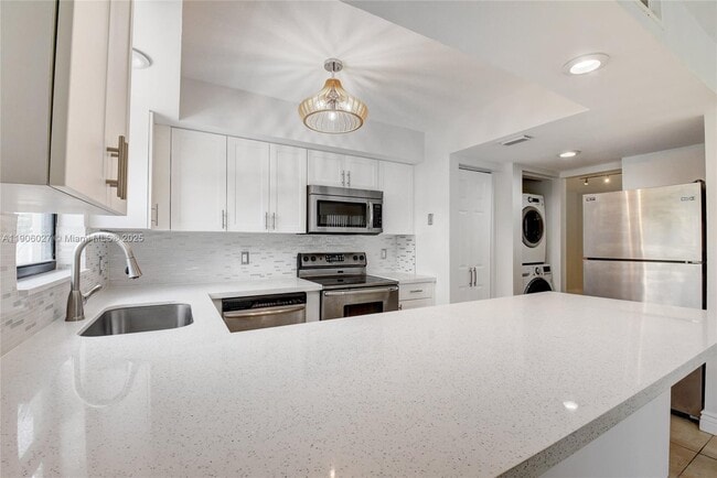 Building Photo - 520 Orton Ave