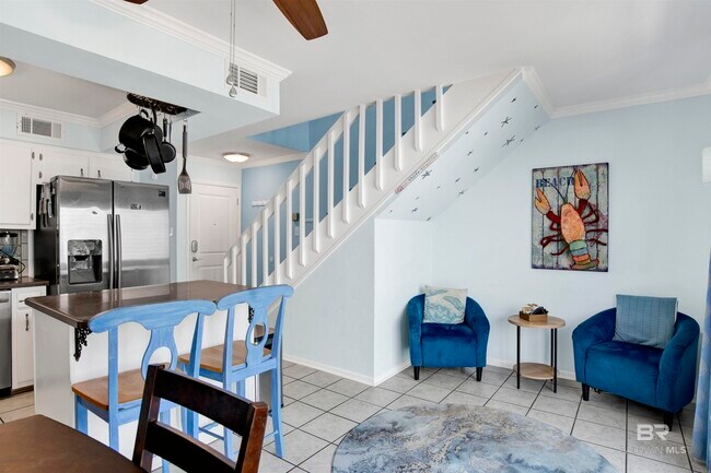 Building Photo - 554 E Beach Blvd