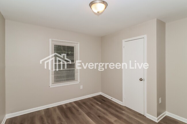 Building Photo - 1404 Hateras Ave