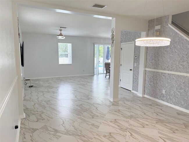 Building Photo - 12236 Fairlawn Dr