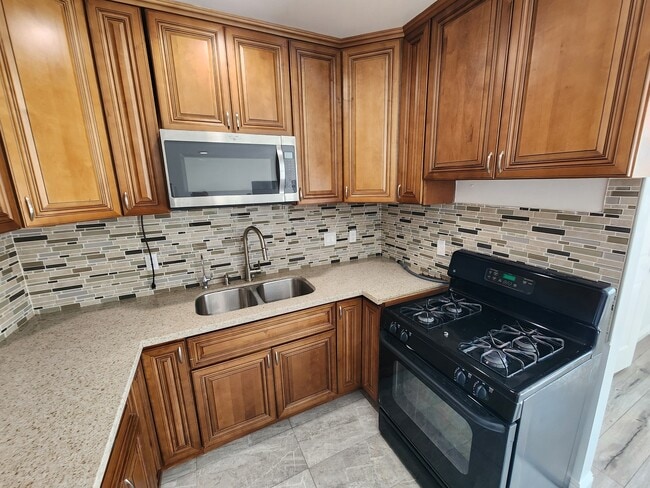 Building Photo - 13583 Correnti St