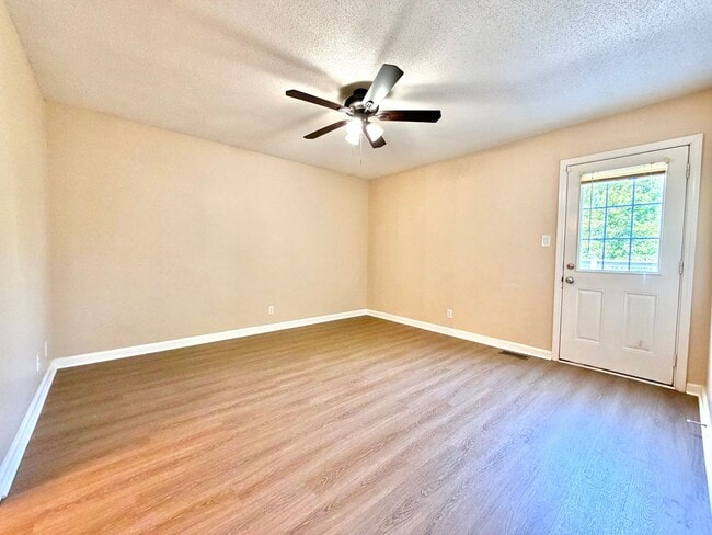 Building Photo - 1215 Marla Dr