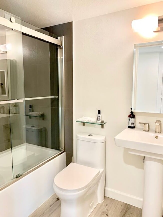 Building Photo - Beautiful Coastal Rental in Oxnard | 2 Bed...