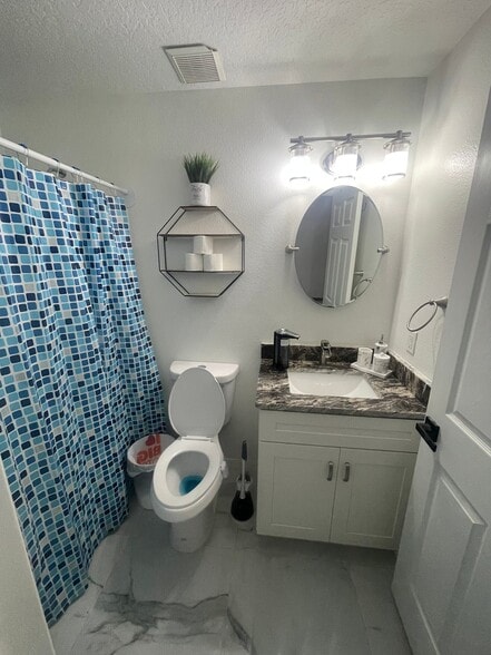 Building Photo - 180 Walnut Crest Run