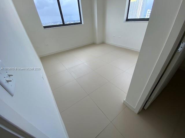 Building Photo - 999 SW 1st Ave