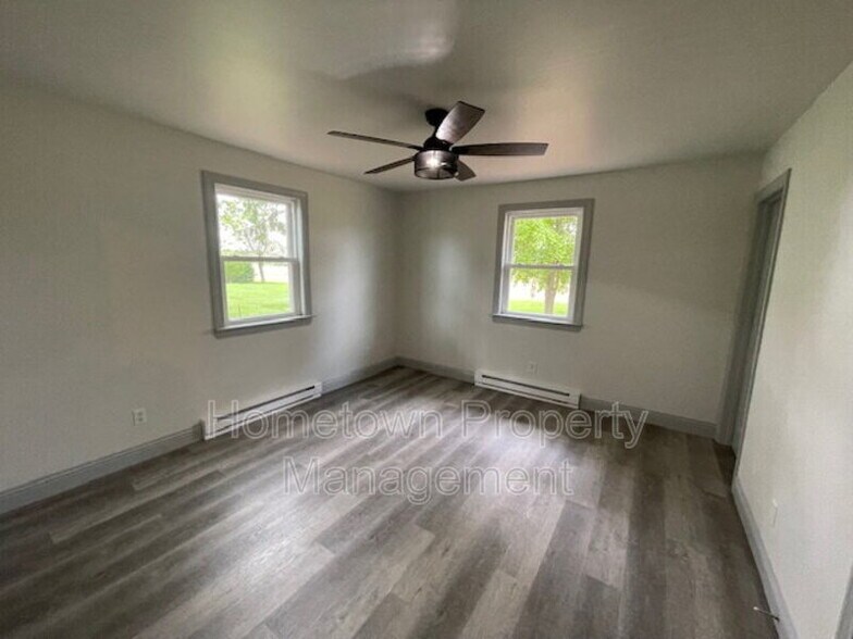 Building Photo - 1382 Armstrong Valley Rd
