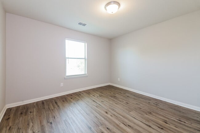 Building Photo - 2928 Parker Dr