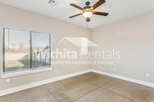 Building Photo - 3 bedroom 2 bath duplex - Derby Schools