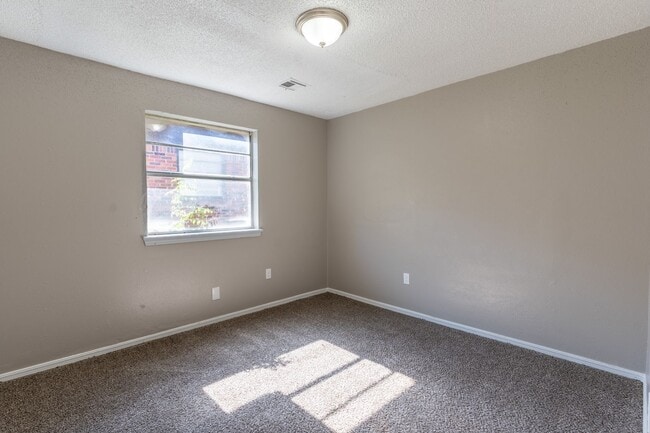 Building Photo - 1521 Marydale Ave