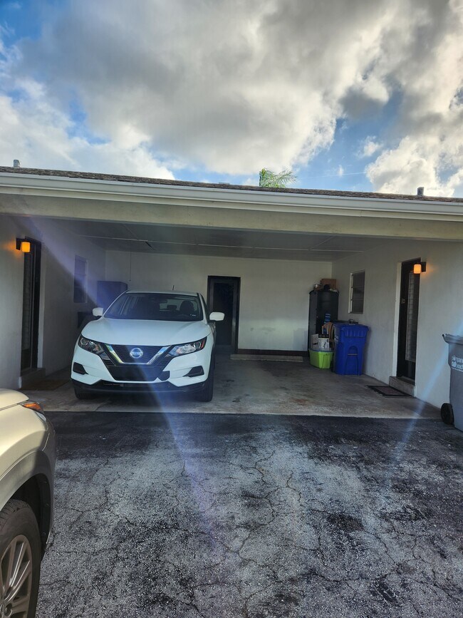 Building Photo - 2312 NE 4th St