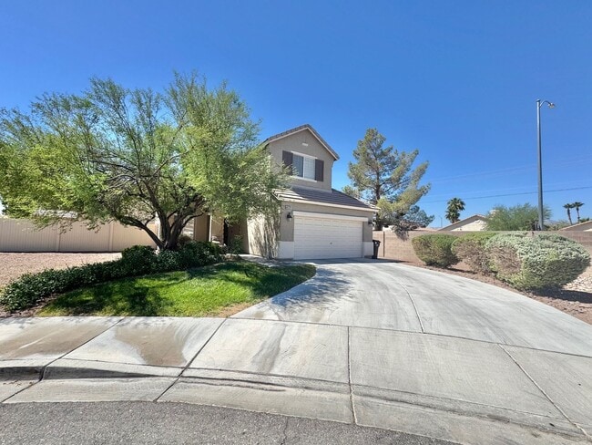 Building Photo - ENJOY THIS STUNNING 3 BEDROOM WITH A TRANQ...