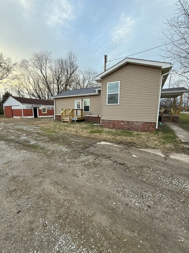 Building Photo - Beautifully updated & in great location