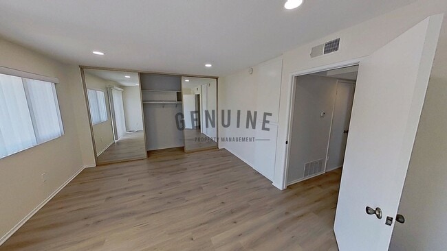 Building Photo - $500 off 1st Month Rent ~ Upstairs Spaciou...