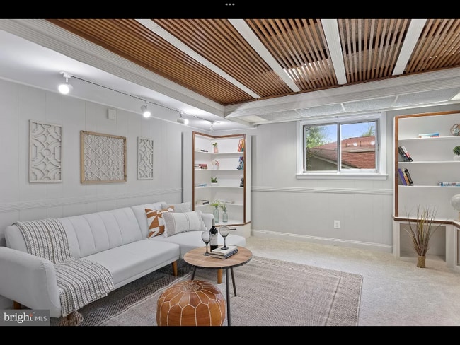 Building Photo - 9817 Inglemere Dr