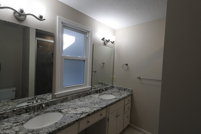 Building Photo - 313 Palomino Path