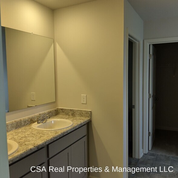 Building Photo - 8240 Bluewater Dr