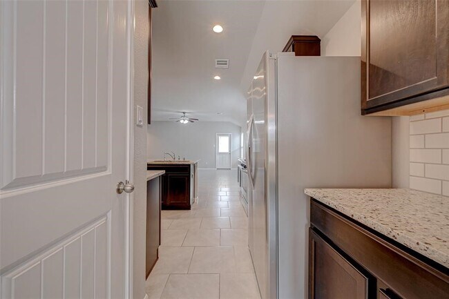 Building Photo - 2206 Mirror Ridge Ct
