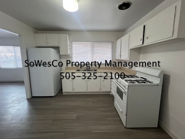 Building Photo - Updated 3 Bedroom 2 Bath 1 Car Garage