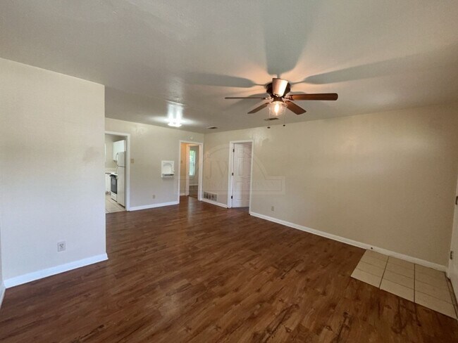Building Photo - 2-Bedroom Duplex-1606 Duncan Ave