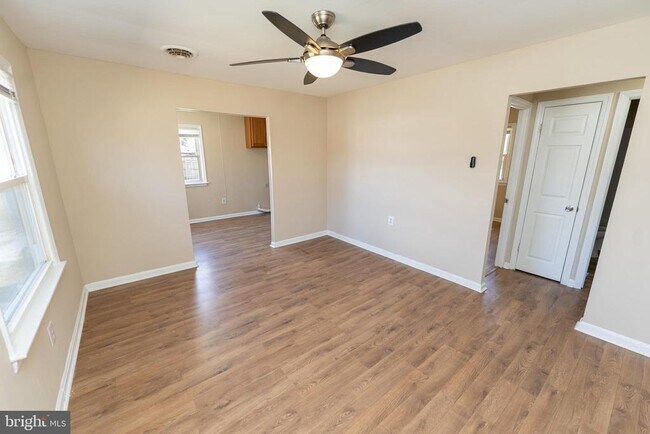 Building Photo - 504 Plover Rd