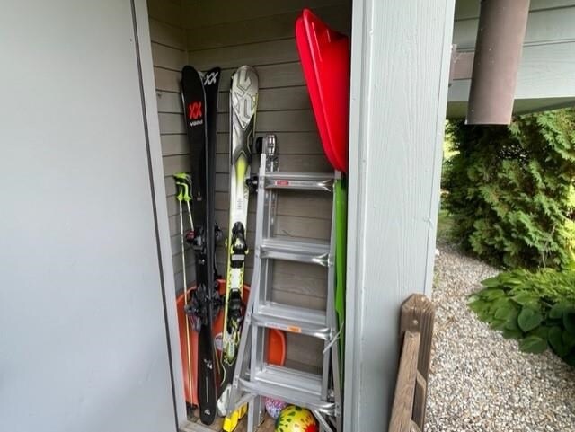 Building Photo - 1 N Peak Village