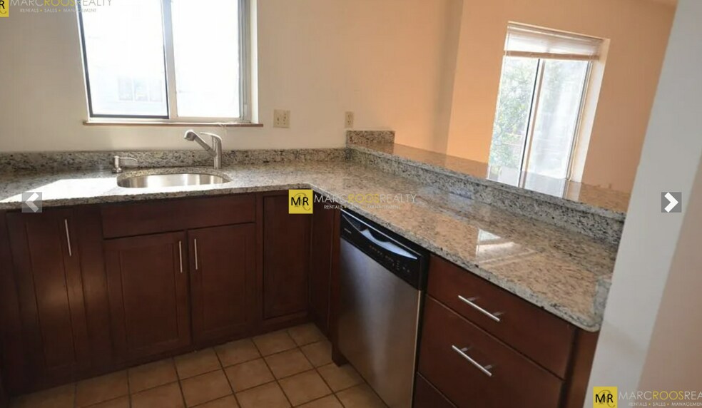 Building Photo - 332 Franklin St