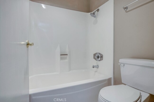 Building Photo - 323 Streamwood-