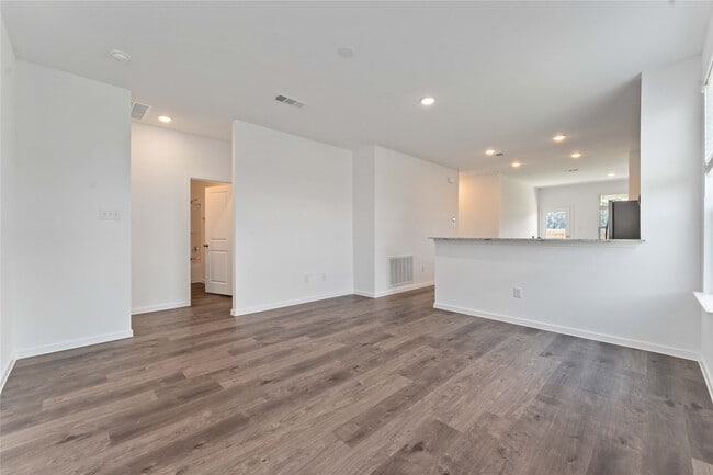 Building Photo - 24649 Cascade Haven Rd