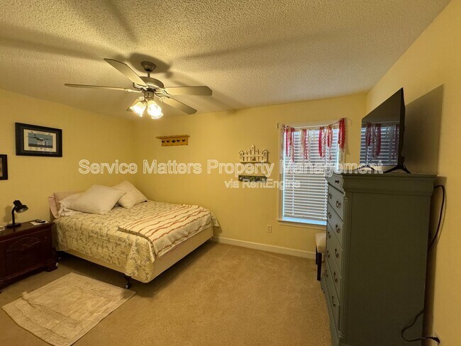 Building Photo - 6277 Pansy Dr