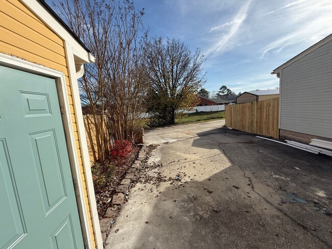 Building Photo - Newly Renovated Townhome 2 Bedroom - 2.5 Bathrooms