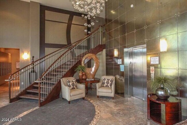 Building Photo - 945 E Playa Del Norte Dr