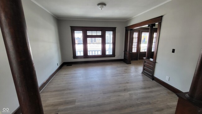 Building Photo - 852 N Rural St