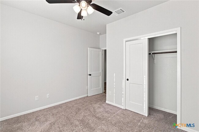 Building Photo - 2827 Fox River Dr