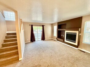 Building Photo - 3 Bedroom 2.5 Bath Townhome with 1 car gar...