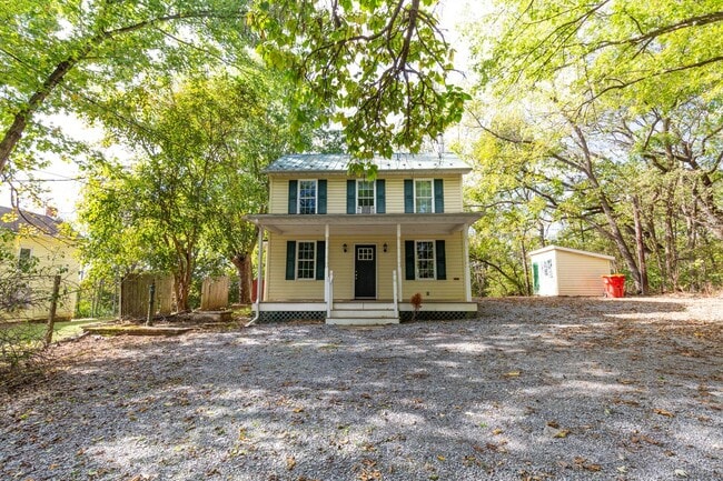 Primary Photo - 2 Bed, 2 Bath Farmhouse-Style Home in Kear...