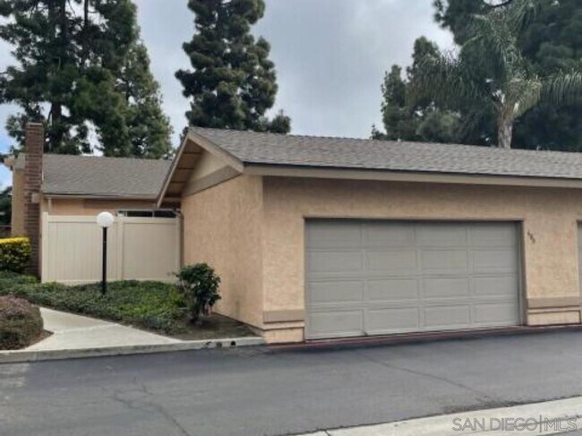 Building Photo - 608 Persimmon Way