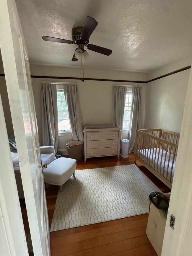 Building Photo - Beautiful Classic 4+ Bedroom 3,800 Sq. Ft....