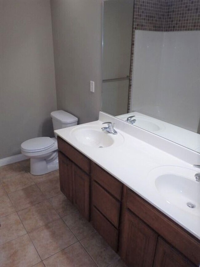 Building Photo - 2501 McClure Dr
