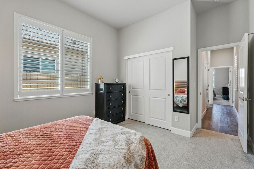 Building Photo - 5049 Cardero Way