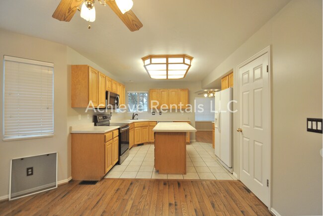 Building Photo - 587 N 1775 W