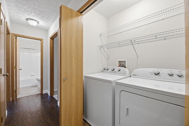Building Photo - 106 Hewes St