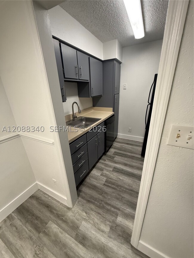Building Photo - 305 Wymore Rd