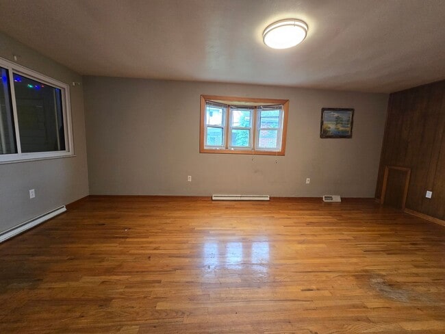 Building Photo - 3 Bedroom Home - Conveniently Located in N...