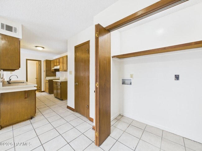 Building Photo - 113 Shekel Dr