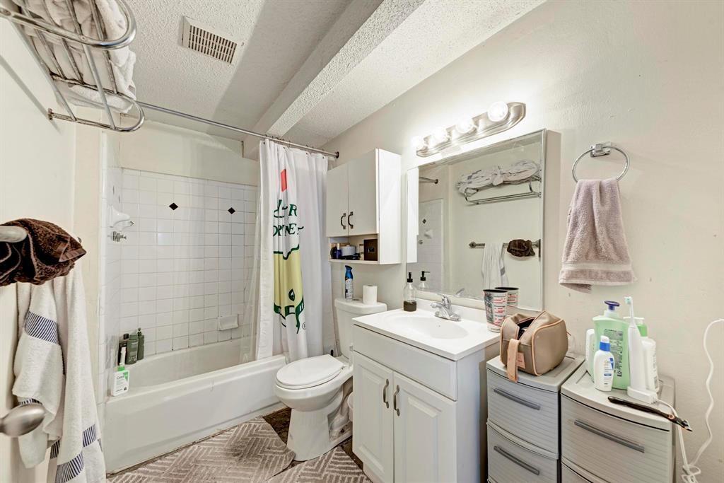 Building Photo - 2834 Salado St