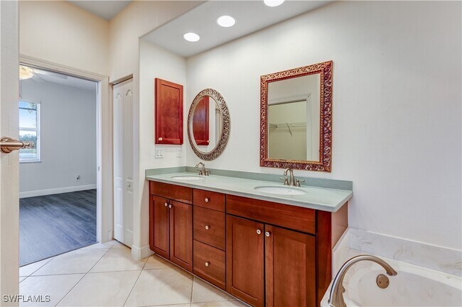 Building Photo - 14970 Toscana Way