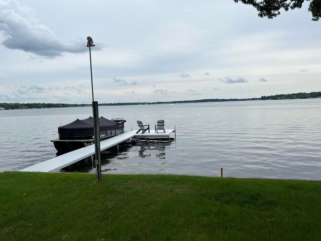 Building Photo - Lake Front Home in Portage