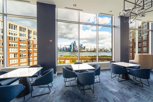 Building Photo - 1025 MAXWELL Ln