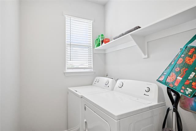 Building Photo - 517 Concho St